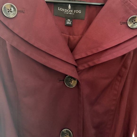 🍷 London Fog Burgundy Trench Coat with Hood – Women’s PM (Petite Medium) - Picture 3 of 6